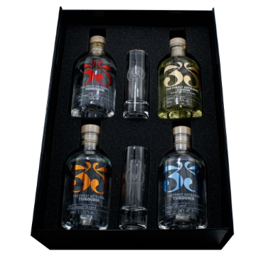 Agrandir l'image de Coffret cadeau premium Tsikoudia crétois - 4x200ml, 35N, verres gravés Image de Coffret cadeau premium Tsikoudia crétois - 4x200ml, 35N, verres gravés