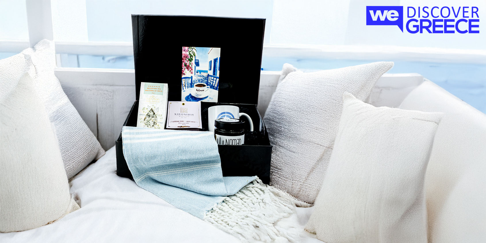 Coffret cadeau de luxe grec avec huile d'olive artisanale, miel et gourmandises dans un coffret de présentation haut de gamme